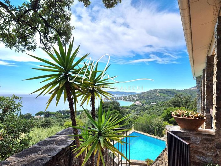 Image No.3-Maison de 4 chambres à vendre à Le Lavandou