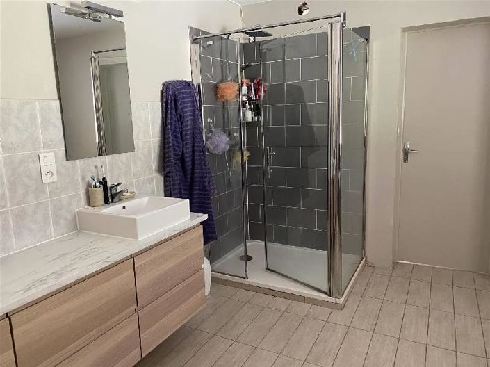 Image No.5-6 Bed House for sale