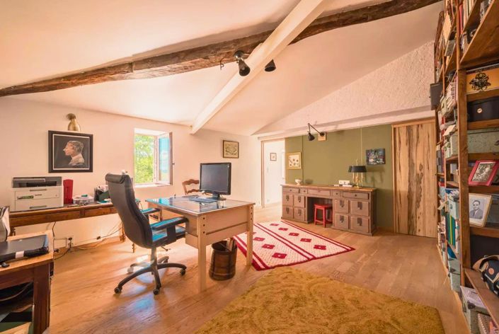 Image No.10-6 Bed House for sale