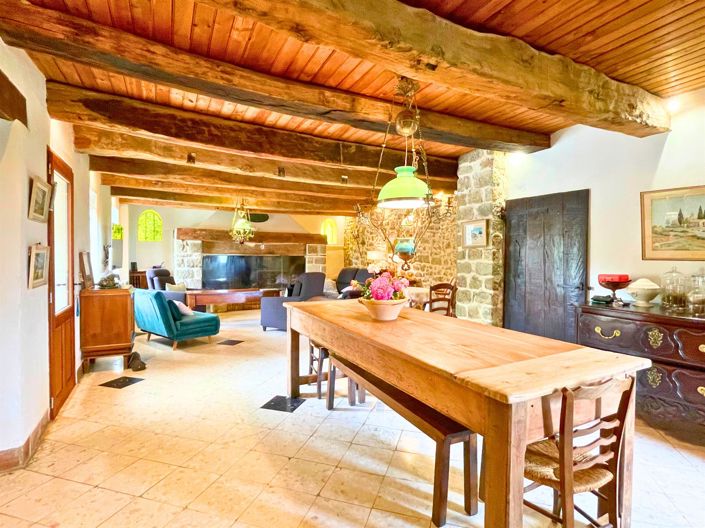 Image No.6-6 Bed House for sale