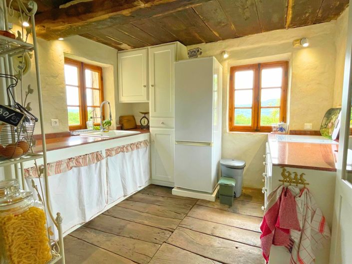 Image No.8-6 Bed House for sale