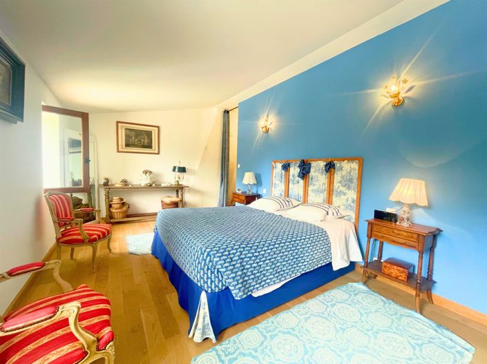 Image No.9-6 Bed House for sale