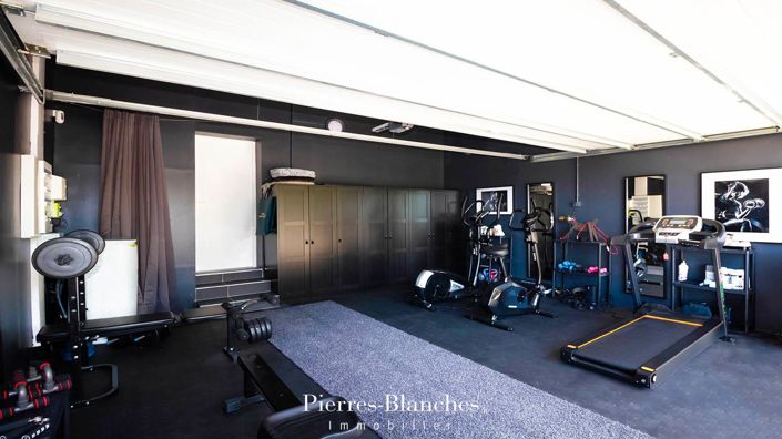 Image No.11-3 Bed House for sale