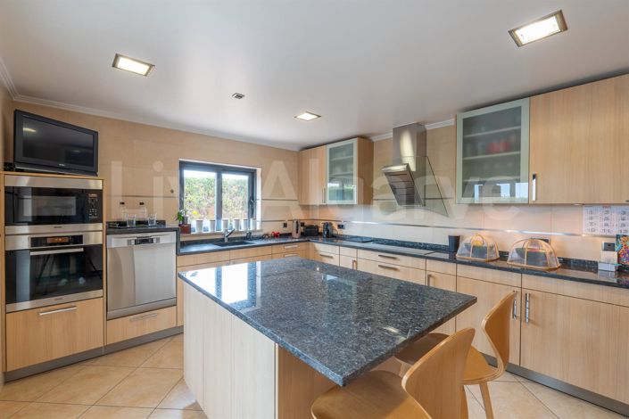 Image No.10-3 Bed House for sale