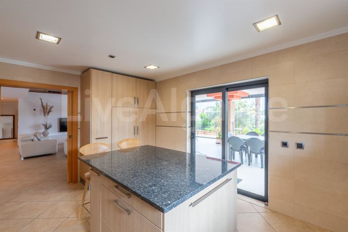 Image No.13-3 Bed House for sale