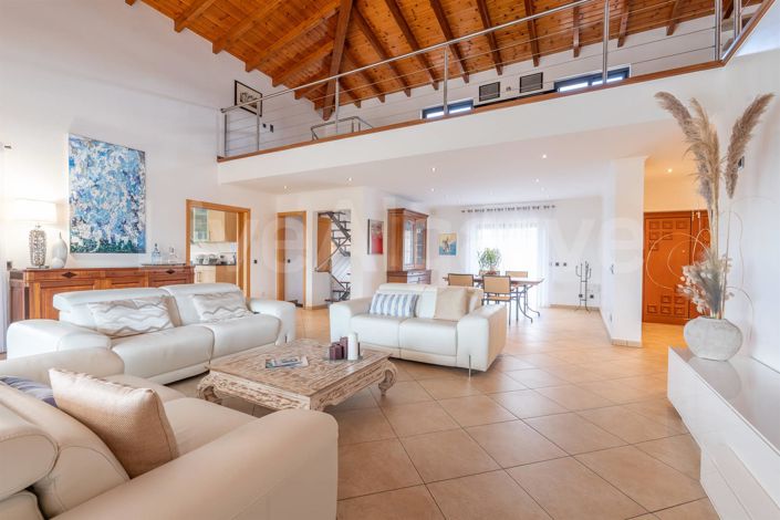 Image No.16-3 Bed House for sale