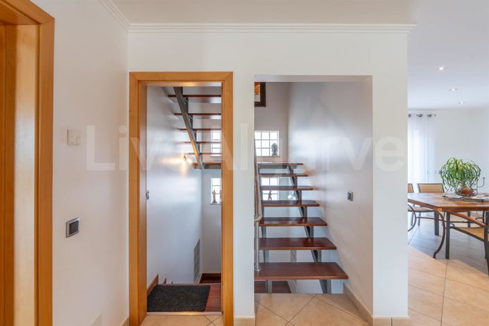 Image No.17-3 Bed House for sale