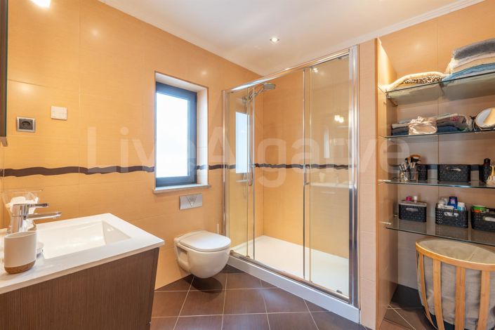 Image No.28-3 Bed House for sale