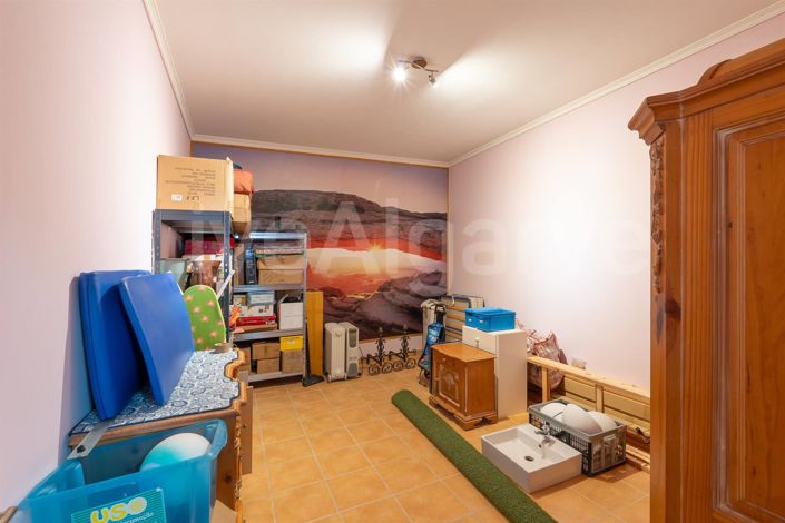 Image No.43-3 Bed House for sale