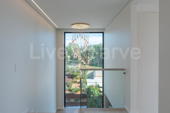 Image No.27-4 Bed House for sale