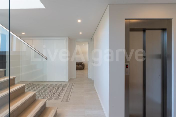 Image No.28-4 Bed House for sale