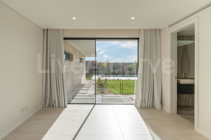 Image No.31-4 Bed House for sale