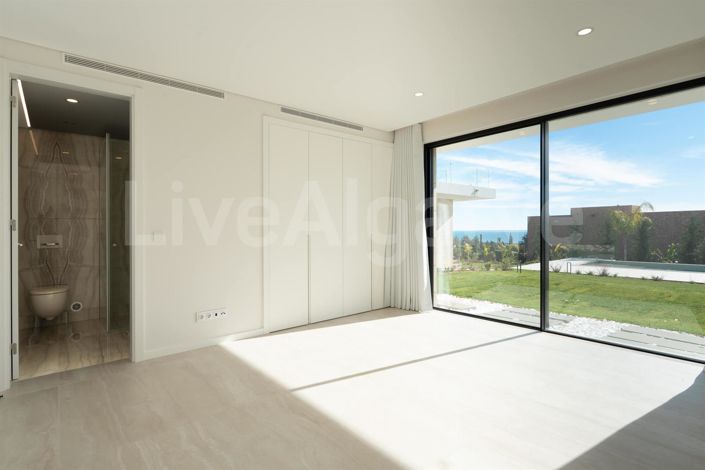 Image No.34-4 Bed House for sale