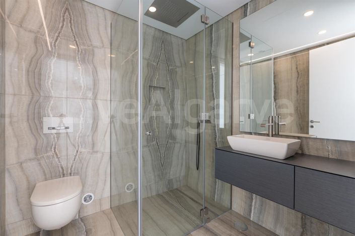 Image No.35-4 Bed House for sale