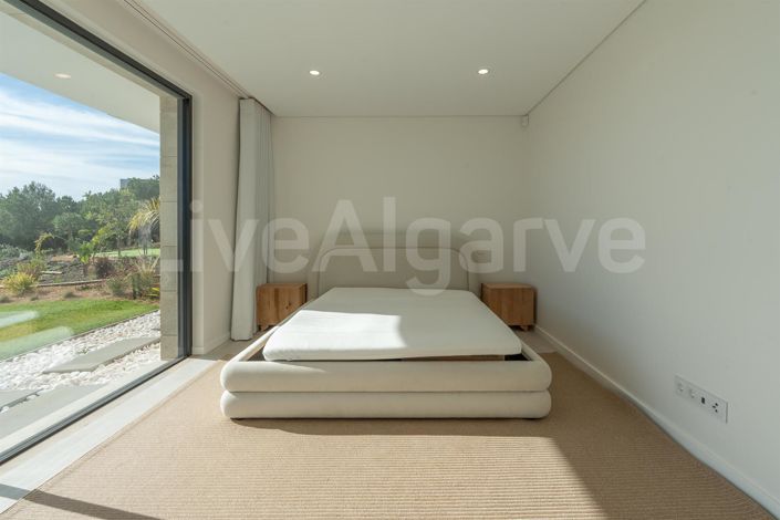 Image No.37-4 Bed House for sale