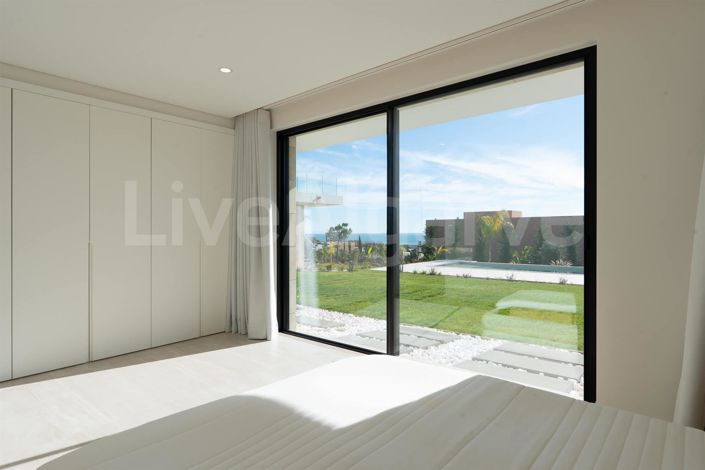 Image No.38-4 Bed House for sale