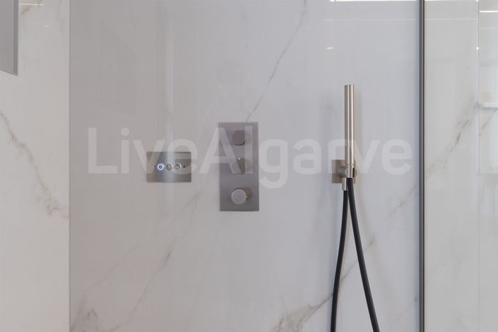 Image No.40-4 Bed House for sale