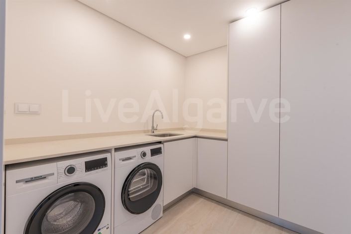 Image No.42-4 Bed House for sale