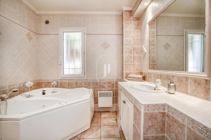 Image No.9-Maison de 4 chambres à vendre à Roquebrune-sur-Argens