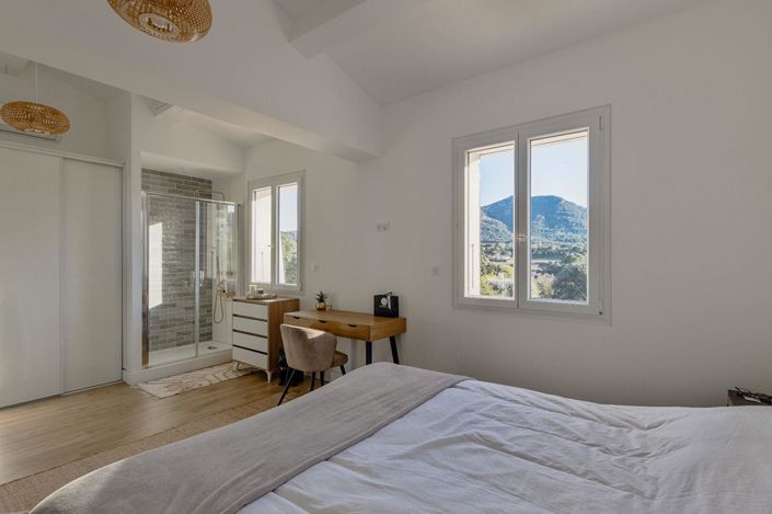 Image No.11-3 Bed House for sale