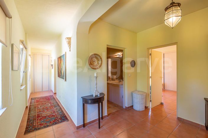 Image No.18-4 Bed House for sale