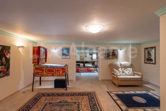 Image No.38-3 Bed House for sale