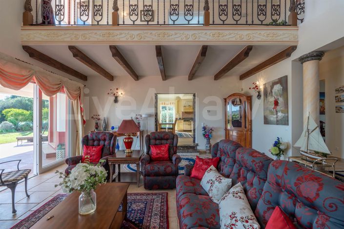 Image No.8-3 Bed House for sale