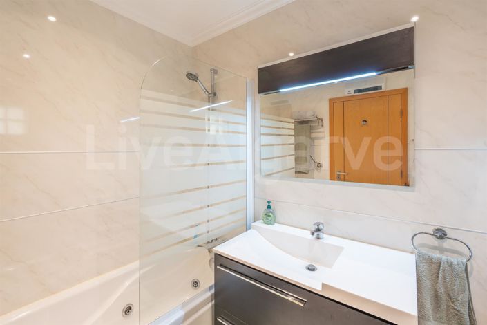 Image No.25-3 Bed Apartment for sale