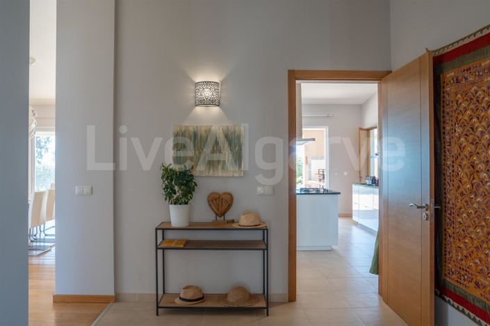 Image No.17-5 Bed House for sale