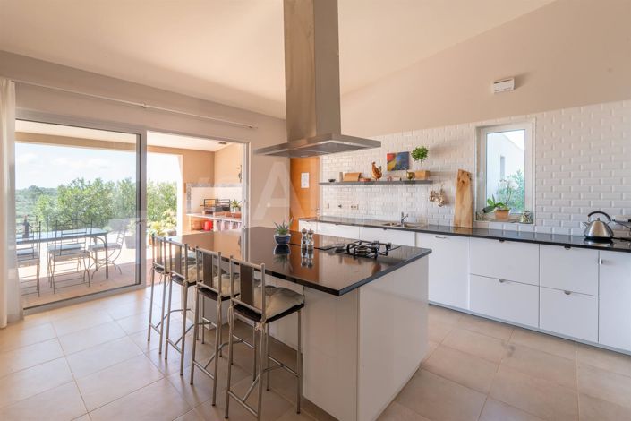 Image No.18-5 Bed House for sale