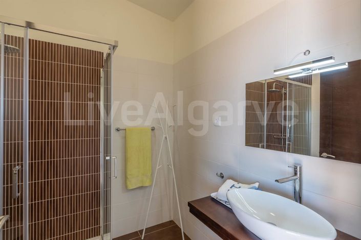 Image No.50-5 Bed House for sale