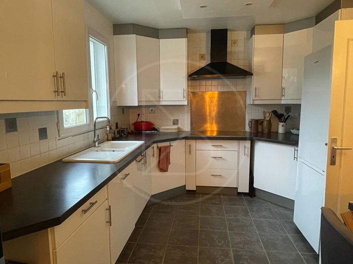 Image No.8-3 Bed House for sale