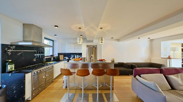 Image No.6-4 Bed Property for sale