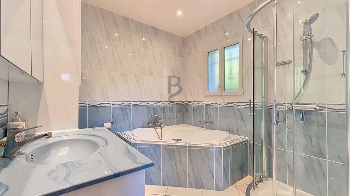 Image No.10-5 Bed House for sale