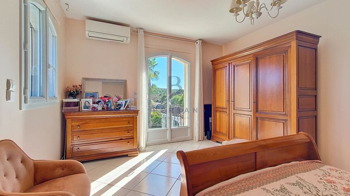 Image No.12-5 Bed House for sale