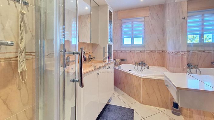 Image No.13-5 Bed House for sale