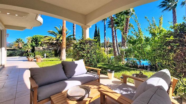 Image No.6-5 Bed House for sale