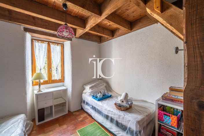 Image No.10-6 Bed House for sale