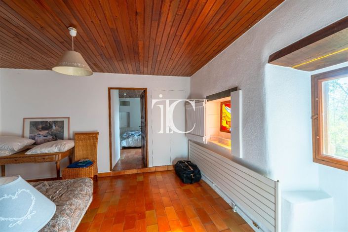 Image No.11-6 Bed House for sale