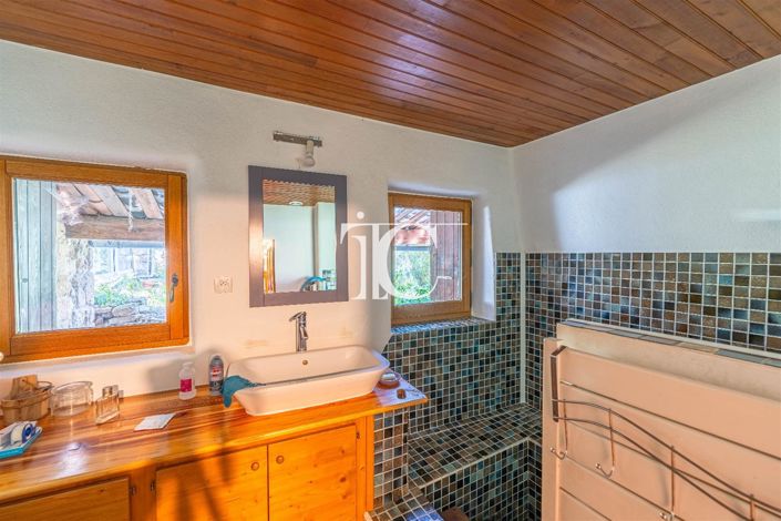 Image No.7-6 Bed House for sale