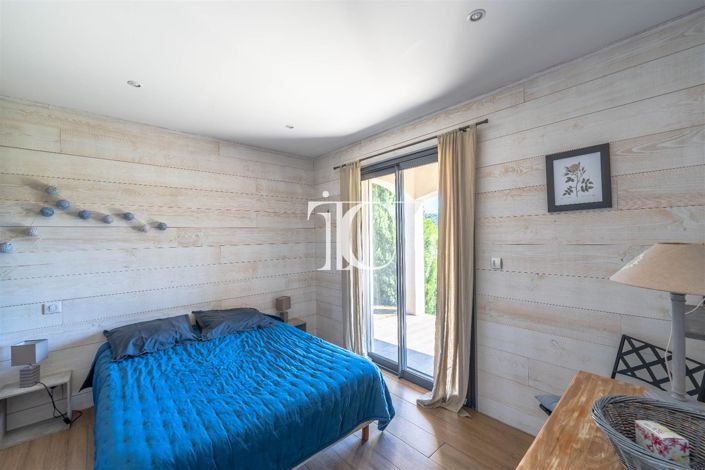 Image No.10-3 Bed House for sale