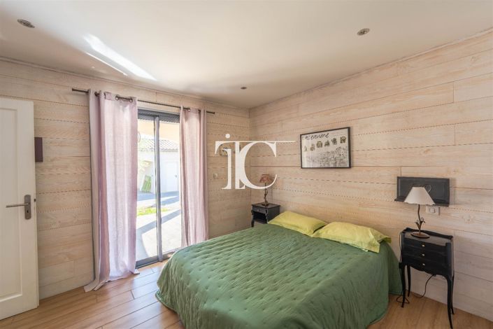 Image No.11-3 Bed House for sale