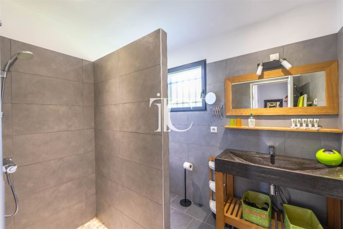 Image No.12-3 Bed House for sale