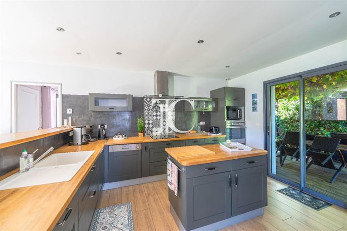 Image No.8-3 Bed House for sale