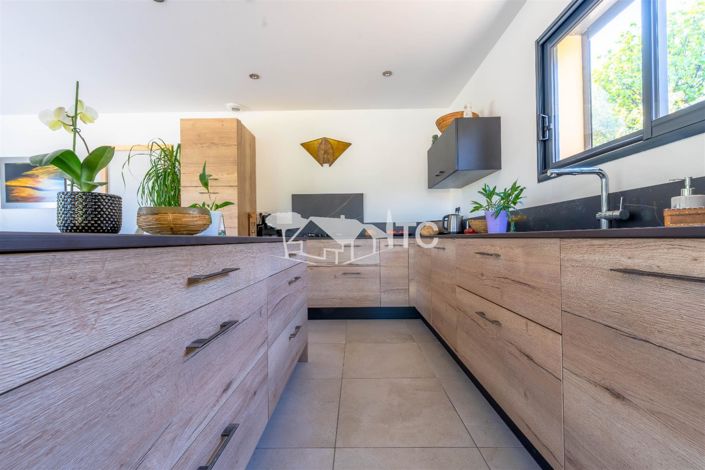 Image No.10-4 Bed House for sale