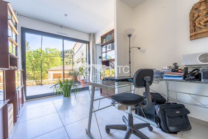 Image No.17-4 Bed House for sale