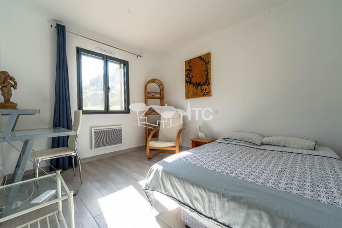 Image No.18-4 Bed House for sale