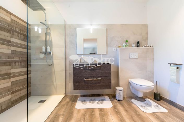 Image No.20-4 Bed House for sale