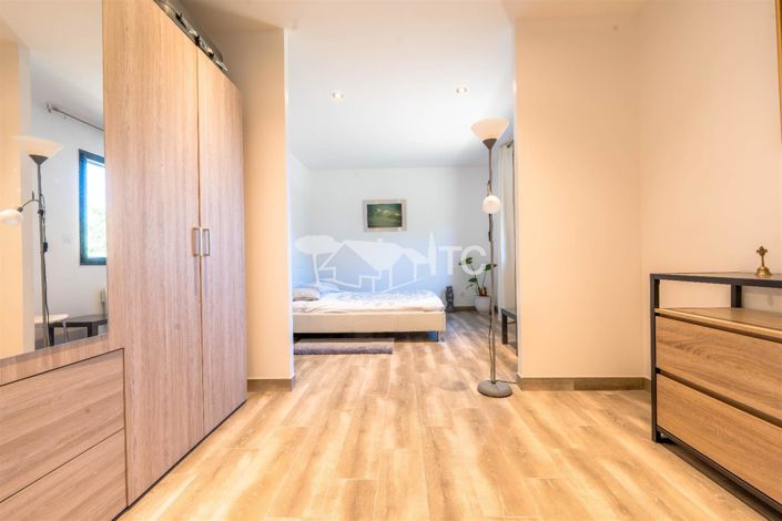 Image No.21-4 Bed House for sale