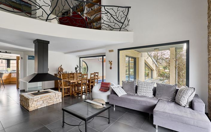 Image No.10-6 Bed Property for sale